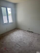 3060 Parkwild Dr in Bettendorf, IA - Building Photo - Building Photo