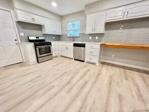 2107 Hedgerow St in Arlington, TX - Building Photo - Building Photo