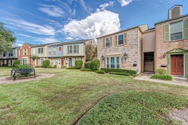 7547 Brompton St in Houston, TX - Building Photo - Building Photo