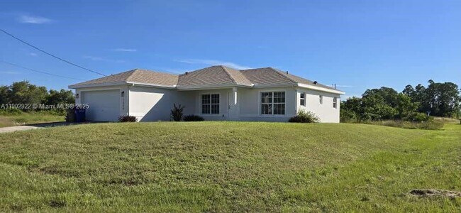 1509 Sara Ave S in Lehigh Acres, FL - Building Photo - Building Photo