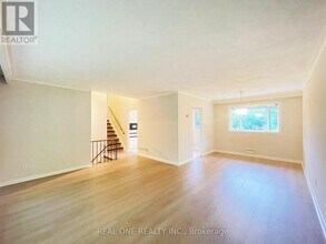 48 Lionel Heights Crescent in Toronto, ON - Building Photo - Building Photo