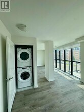 325-325 Yorkland Blvd in Toronto, ON - Building Photo - Building Photo