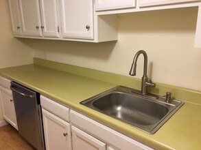 1145 Hartford Ave, Unit 2c in Johnston, RI - Building Photo - Building Photo