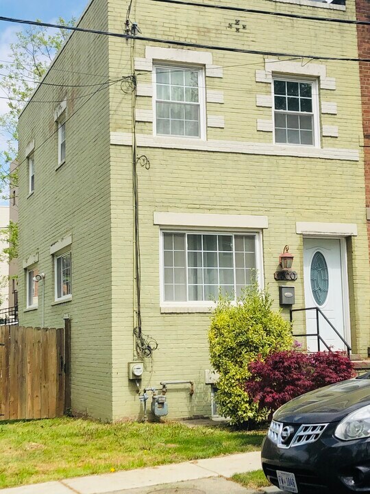 1300 Dexter Terrace SE in Washington, DC - Building Photo