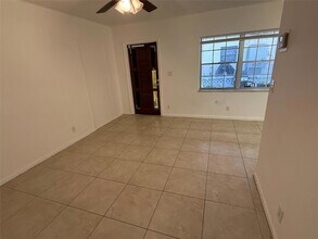 4649 Bougainvilla Dr, Unit 4 in Lauderdale-by-the-Sea, FL - Building Photo - Building Photo