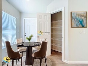 2046 Hilton St in Port Charlotte, FL - Foto de edificio - Building Photo