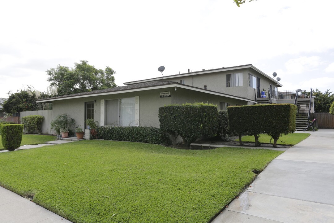 1581 Coriander Dr in Costa Mesa, CA - Building Photo