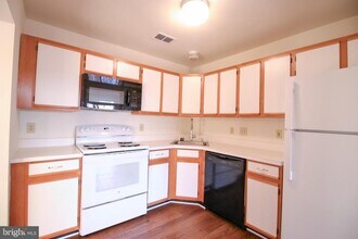 102 Timberlake Terrace in Stephens City, VA - Building Photo - Building Photo