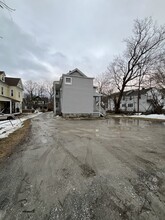 149 Francis Ave, Unit 2 in Pittsfield, MA - Foto de edificio - Building Photo