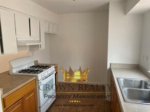 1204 N Divisadero St-Unit -M in Visalia, CA - Building Photo - Building Photo