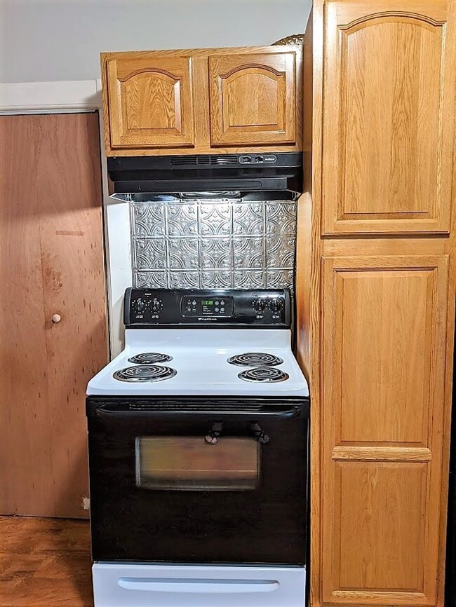 187 Worcester St in Southbridge, MA - Building Photo - Building Photo