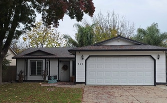 303 Pinon Way in Red Bluff, CA - Building Photo