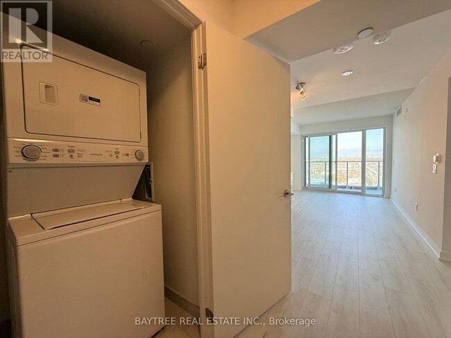 1010 Sandy Beach Rd in Pickering, ON - Building Photo - Building Photo