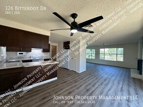 326 Bitteroot Dr in Boise, ID - Building Photo - Building Photo