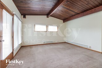 1054 Kenmore Ave in Aurora, IL - Building Photo - Building Photo