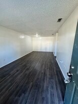 8588 Channelview Cir in Tampa, FL - Building Photo