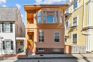 48 Church St in Newport, RI - Building Photo