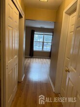 513 Waterford Dr in Edison, NJ - Building Photo - Building Photo