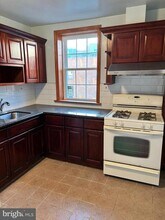 1320 W Girard Ave in Philadelphia, PA - Building Photo - Building Photo