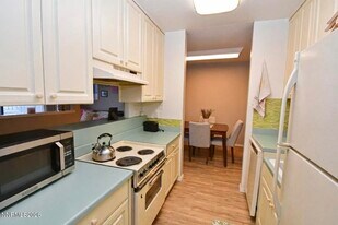 2955 Lakeside Dr in Reno, NV - Building Photo