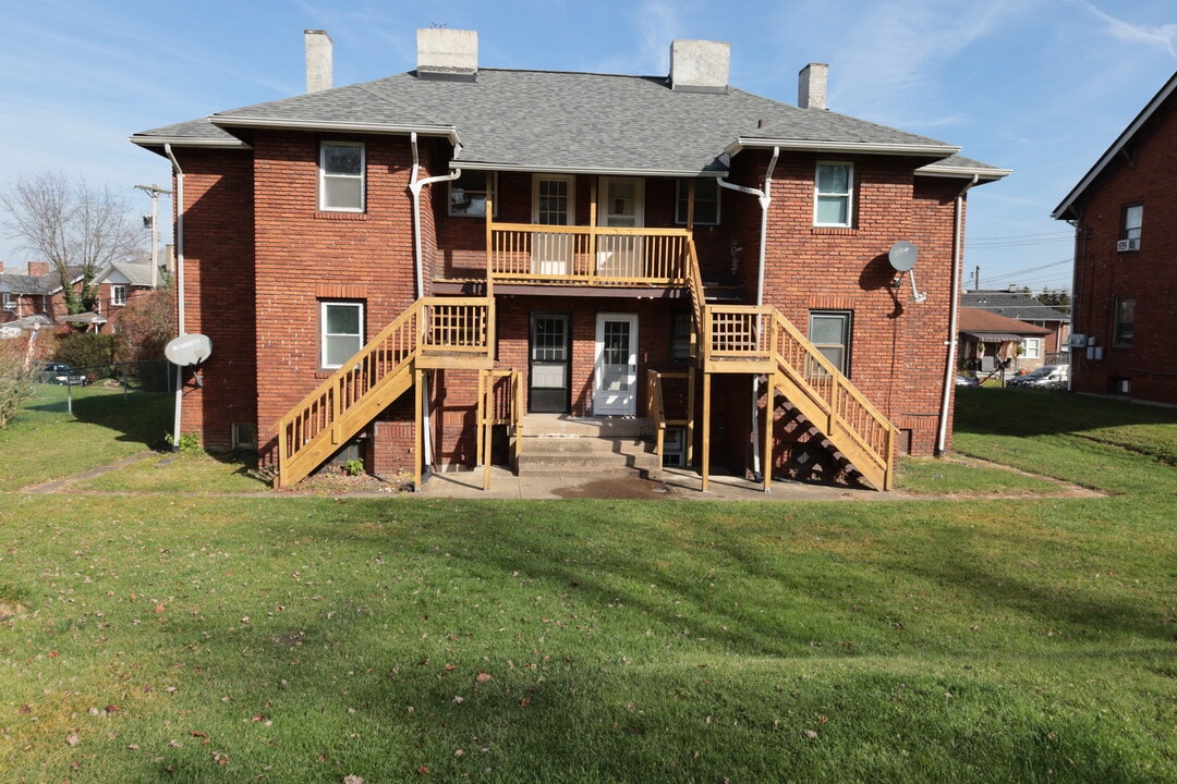 1037 N 6th St, Unit 1023 in Clairton, PA - Building Photo