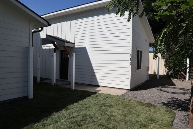 property at 313 N 21st St