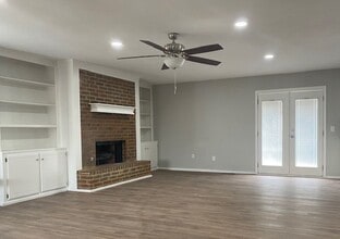 10047 S Fairview Dr in Oklahoma City, OK - Foto de edificio - Building Photo