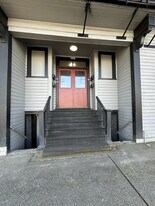 2456 NW Vaughn St in Portland, OR - Building Photo