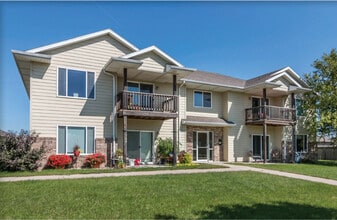 Joslyn Heights Apartments in Brandon, SD - Foto de edificio - Building Photo