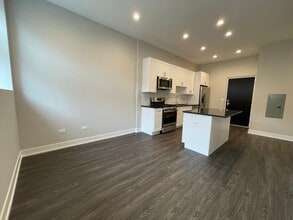 1730 W Greenleaf Ave in Chicago, IL - Building Photo - Building Photo