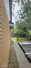 4102 California Ave in Dickinson, TX - Foto de edificio - Building Photo