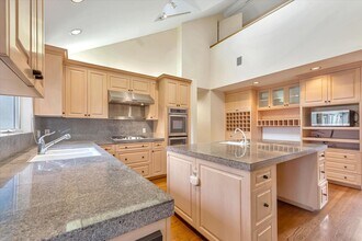 954 Russell Ave in Los Altos, CA - Building Photo - Building Photo