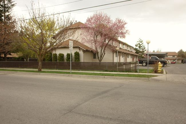 Maple Grove Apartments in Coeur d'Alene, ID - Building Photo - Building Photo