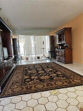 5121 W Oakland Park Blvd in Lauderdale Lakes, FL - Building Photo - Building Photo