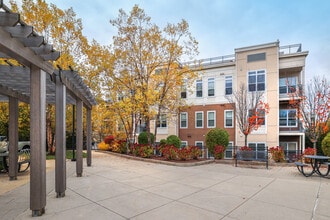 Brigham Square Apartments in Arlington, MA - Foto de edificio - Building Photo