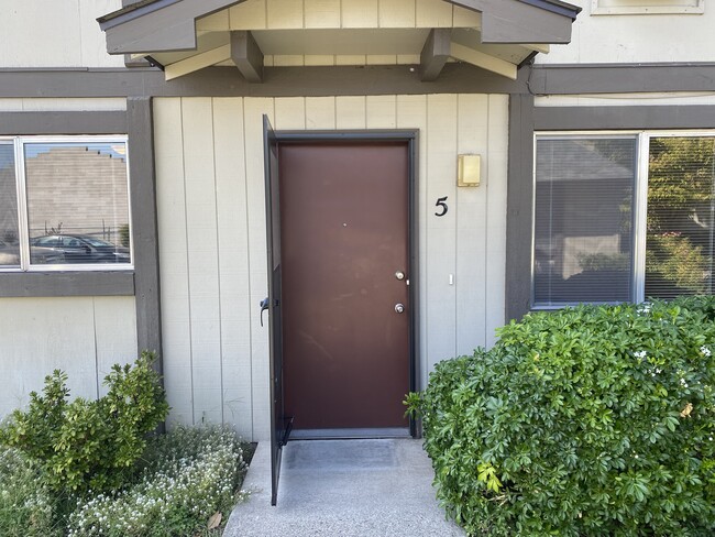 Bartlett Street Apartments in Medford, OR - Building Photo - Building Photo