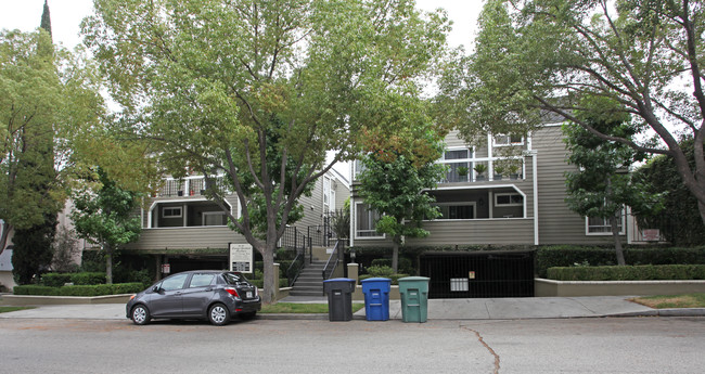 353 E Trujunga in Burbank, CA - Foto de edificio - Building Photo