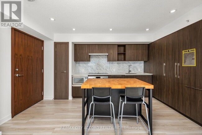 property at 17 Bathurst St