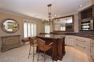 251 S Green Valley Pkwy in Henderson, NV - Foto de edificio - Building Photo