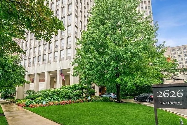 property at 2626 N Lakeview Ave