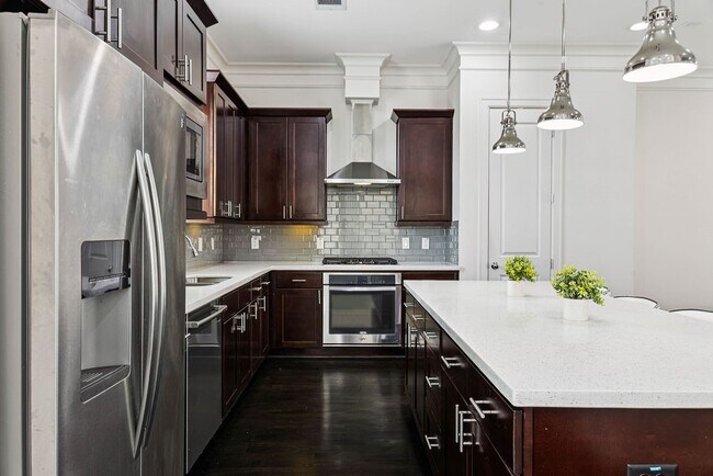 property at 734 W 20th St