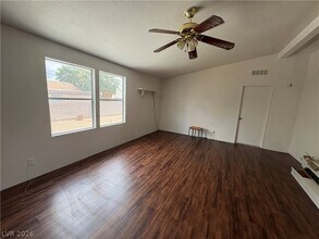 4877 Saguaro Way in Las Vegas, NV - Building Photo - Building Photo