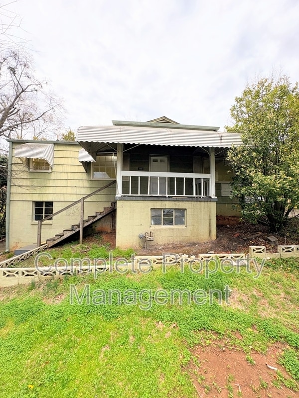 property at 7801 Vienna Ave