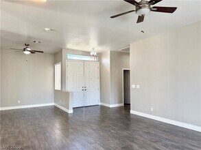 2752 Glen Port St in Las Vegas, NV - Building Photo - Building Photo