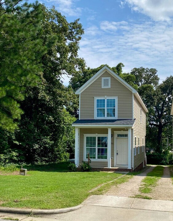 3921 Lexington Dr in Raleigh, NC - Building Photo