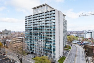 Château Maisonneuve in Westmount, QC - Building Photo