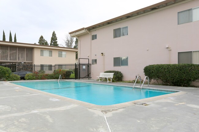 ReNew Arden in Sacramento, CA - Building Photo - Building Photo