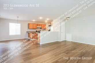 203 Glennwood Ave SE in Renton, WA - Building Photo - Building Photo