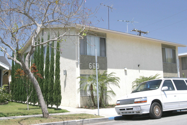 669 Stanley Ave in Long Beach, CA - Building Photo - Building Photo