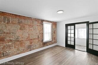 259 W Nine Mile Rd in Ferndale, MI - Building Photo - Building Photo